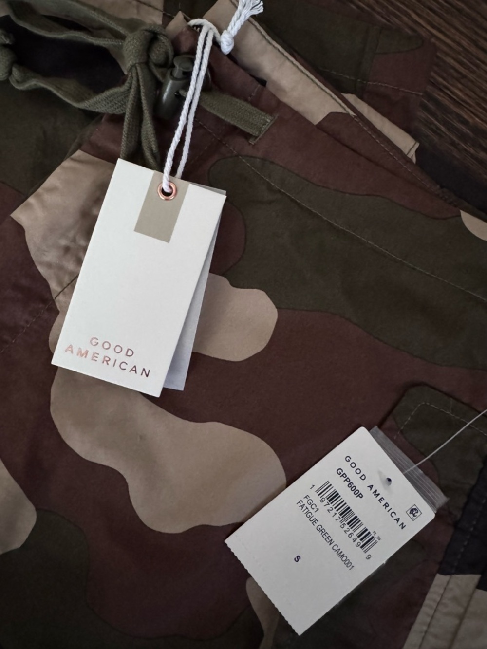 Good American Parachute Pant in Fatigue Green - Picture 2 of 3